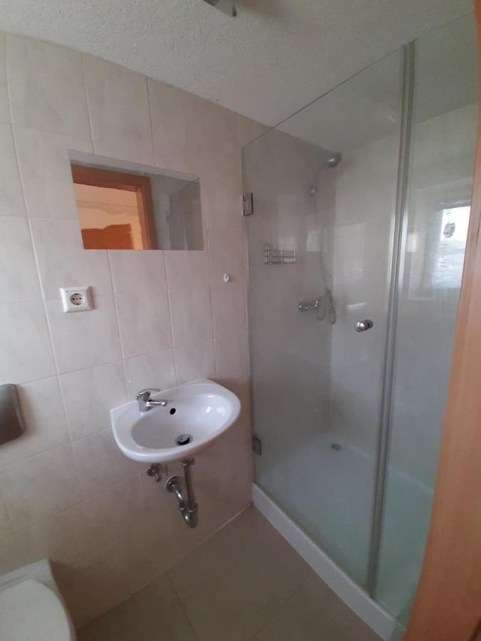 Biberach-Riss-Zimmer-Frei, Einzel-Zimmer Bad Kueche Birkenhard Exterior foto